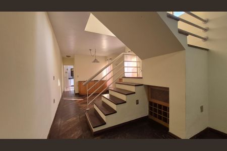 Casa à venda com 180m², 3 quartos e 2 vagas Casa à venda com 180m², 3 quartos e 2 vagasSala