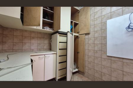 Casa à venda com 180m², 3 quartos e 2 vagas Casa à venda com 180m², 3 quartos e 2 vagasLavanderia