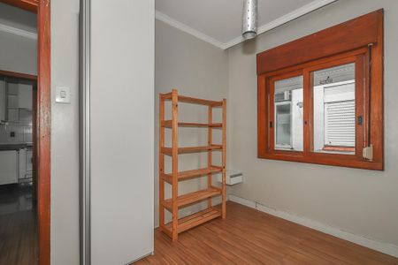 Quarto 2 de apartamento para alugar com 2 quartos, 54m² em São João, Porto Alegre