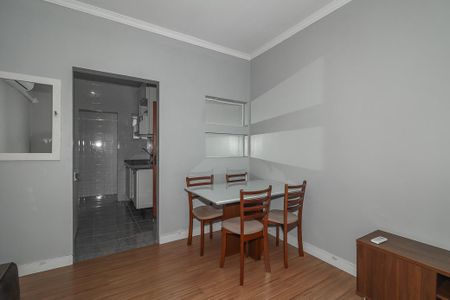 Sala de apartamento para alugar com 2 quartos, 54m² em São João, Porto Alegre