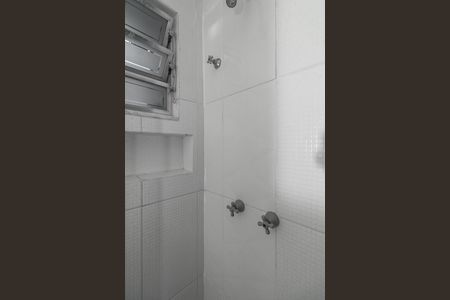 Banheiro de apartamento para alugar com 2 quartos, 54m² em São João, Porto Alegre