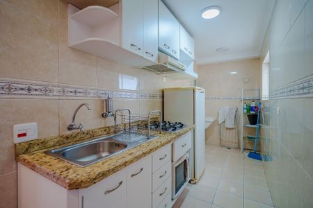 Cozinha de apartamento para alugar com 2 quartos, 48m² em Vila Lageado, São Paulo