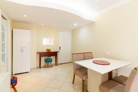 Apartamento para alugar com 66m², 2 quartos e 1 vagaSala