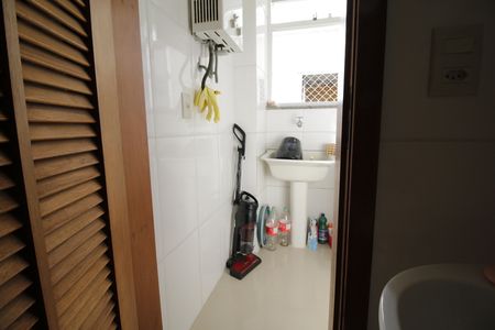 Banheiro de serviço de apartamento à venda com 2 quartos, 93m² em Pechincha, Rio de Janeiro