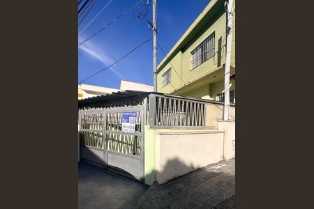 Casa para alugar com 111m², 3 quartos e 1 vaga Casa para alugar com 111m², 3 quartos e 1 vagaFachada