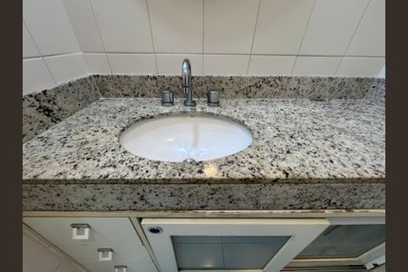 Apartamento para alugar com 73m², 2 quartos e 1 vagaBanheiro Social