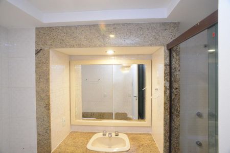 Apartamento à venda com 185m², 4 quartos e 3 vagasBanheiro da Suíte 2