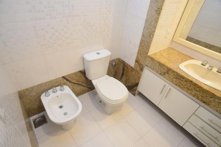 Apartamento à venda com 185m², 4 quartos e 3 vagasBanheiro da Suíte 2