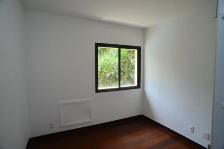 Apartamento à venda com 185m², 4 quartos e 3 vagasQuarto 2