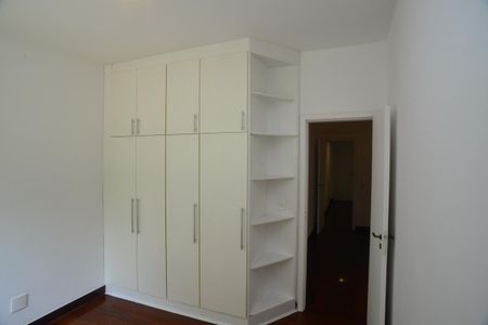 Apartamento à venda com 185m², 4 quartos e 3 vagasQuarto 2