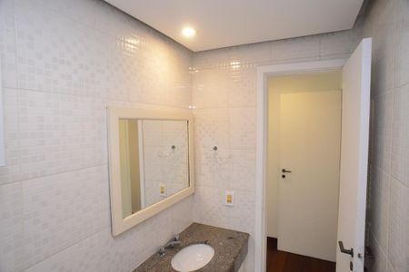 Apartamento à venda com 185m², 4 quartos e 3 vagasBanheiro da Suíte 1