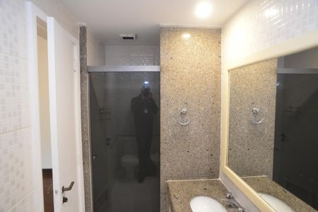 Apartamento à venda com 185m², 4 quartos e 3 vagasBanheiro Social