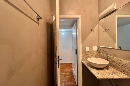 Apartamento para alugar com 166m², 4 quartos e 1 vaga Apartamento para alugar com 166m², 4 quartos e 1 vagaBanheiro social