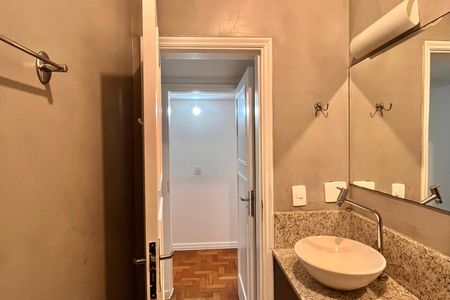Apartamento para alugar com 166m², 4 quartos e 1 vaga Apartamento para alugar com 166m², 4 quartos e 1 vagaBanheiro social