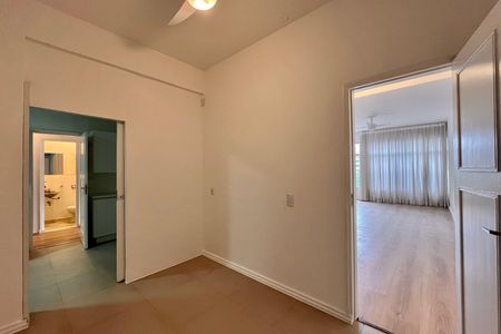 Apartamento para alugar com 166m², 4 quartos e 1 vaga Apartamento para alugar com 166m², 4 quartos e 1 vagaCorredor