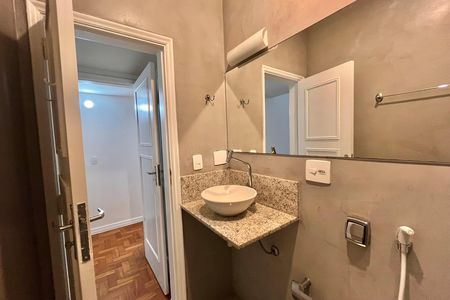 Apartamento para alugar com 166m², 4 quartos e 1 vaga Apartamento para alugar com 166m², 4 quartos e 1 vagaBanheiro social