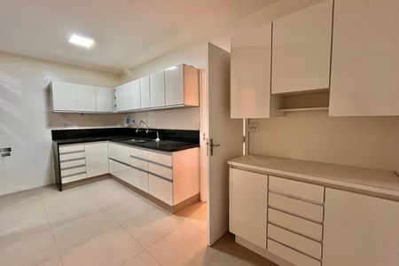 Apartamento para alugar com 166m², 4 quartos e 1 vaga Apartamento para alugar com 166m², 4 quartos e 1 vagaCozinha