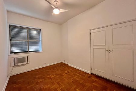 Apartamento para alugar com 166m², 4 quartos e 1 vaga Apartamento para alugar com 166m², 4 quartos e 1 vagaQuarto