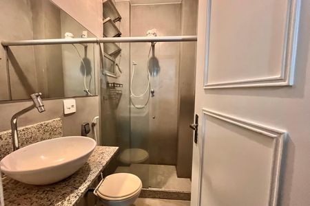 Apartamento para alugar com 166m², 4 quartos e 1 vaga Apartamento para alugar com 166m², 4 quartos e 1 vagaBanheiro social
