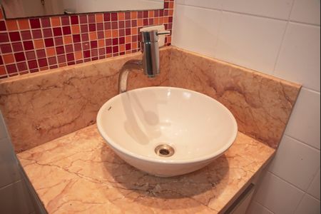 Apartamento à venda com 56m², 2 quartos e 2 vagasBanheiro da Suíte