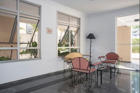 Apartamento à venda com 56m², 2 quartos e 2 vagasHall social