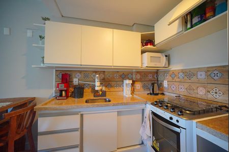 Cozinha de apartamento para alugar com 1 quarto, 55m² em Lagoa da Conceição, Florianópolis