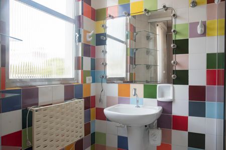 Apartamento para alugar com 100m², 2 quartos e sem vagaBanheiro da Suíte