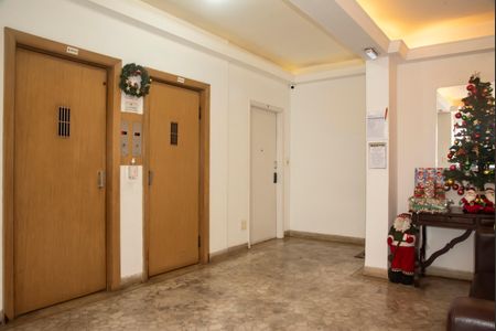 Apartamento para alugar com 100m², 2 quartos e sem vagaHall social