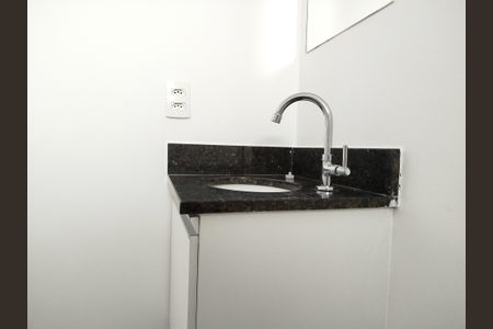 Banheiro Social de kitnet/studio para alugar com 1 quarto, 44m² em Vila Esperança, São Paulo