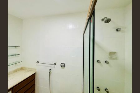 Banheiro social de apartamento para alugar com 2 quartos, 92m² em Leblon, Rio de Janeiro