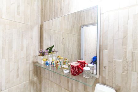 Casa de condomínio à venda com 170m², 2 quartos e 1 vagaBanheiro de Serviço