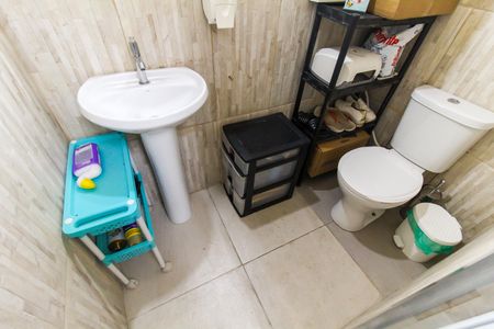 Casa de condomínio à venda com 170m², 2 quartos e 1 vagaBanheiro de Serviço