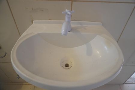 Banheiro social de casa para alugar com 1 quarto, 60m² em Vila Verde, São Paulo