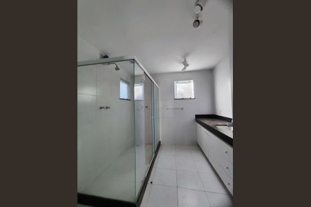 Casa de condomínio à venda com 180m², 4 quartos e 2 vagasBanheiro da Suíte 1