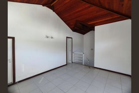 Casa de condomínio à venda com 180m², 4 quartos e 2 vagasSótão