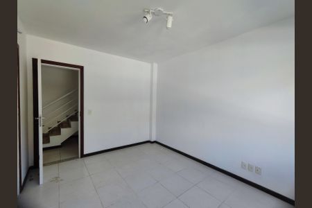 Casa de condomínio à venda com 180m², 4 quartos e 2 vagasSuíte 2