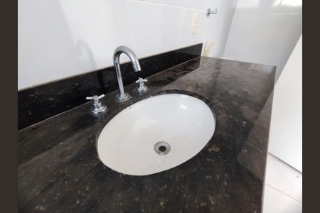 Casa de condomínio à venda com 180m², 4 quartos e 2 vagasBanheiro da Suíte 2