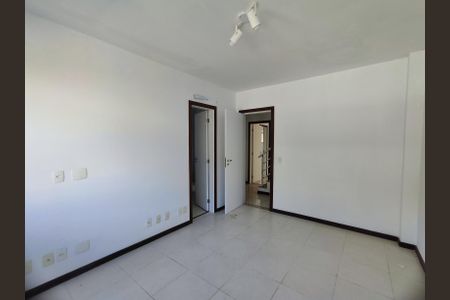 Casa de condomínio à venda com 180m², 4 quartos e 2 vagasSuíte 2