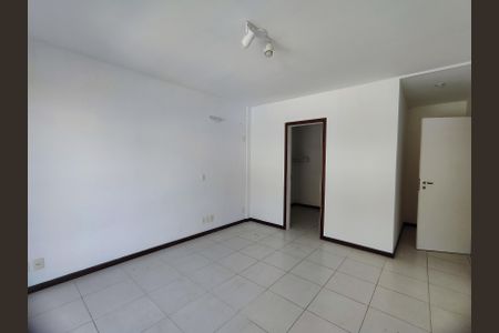 Casa de condomínio à venda com 180m², 4 quartos e 2 vagasSuíte 1
