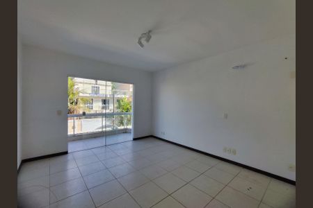 Casa de condomínio à venda com 180m², 4 quartos e 2 vagasSuíte 1