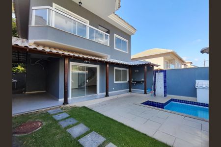 Casa de condomínio à venda com 180m², 4 quartos e 2 vagasÁrea externa