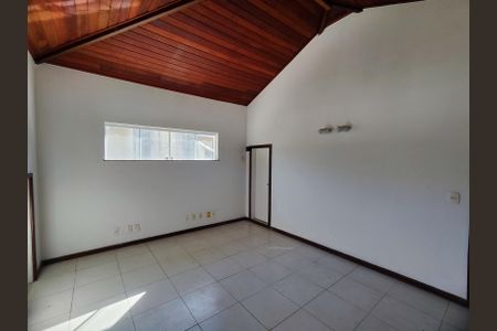 Casa de condomínio à venda com 180m², 4 quartos e 2 vagasSótão
