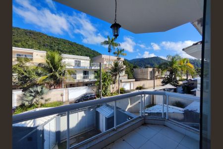 Casa de condomínio à venda com 180m², 4 quartos e 2 vagasSuíte 1 varanda