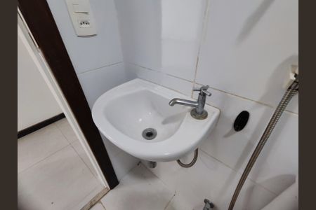 Casa de condomínio à venda com 180m², 4 quartos e 2 vagasBanheiro social