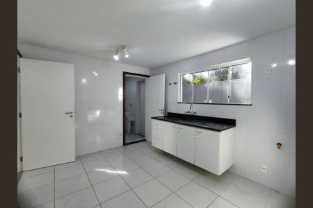 Casa de condomínio à venda com 180m², 4 quartos e 2 vagasCozinha