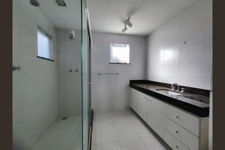 Casa de condomínio à venda com 180m², 4 quartos e 2 vagasBanheiro da Suíte 1