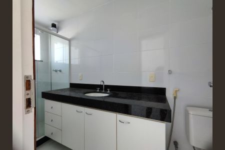 Casa de condomínio à venda com 180m², 4 quartos e 2 vagasBanheiro da Suíte 2