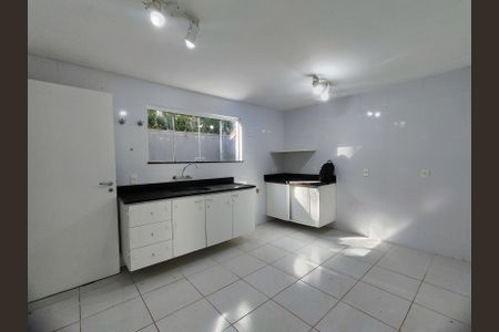 Casa de condomínio à venda com 180m², 4 quartos e 2 vagasCozinha