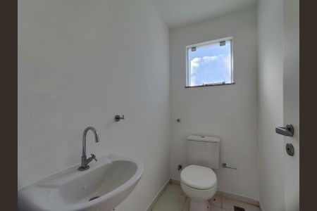 Casa de condomínio à venda com 180m², 4 quartos e 2 vagasLavabo