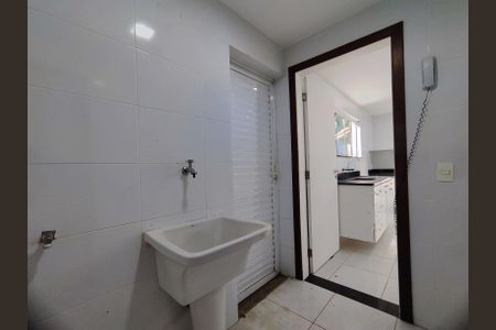 Casa de condomínio à venda com 180m², 4 quartos e 2 vagasÁrea de serviço